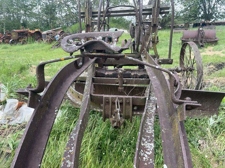 pull-type-road-grader-image-17
