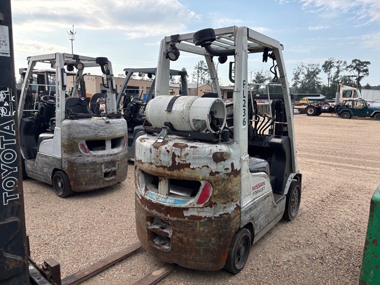 #2099-•-2015-nissan-cf50-forklift-image-3