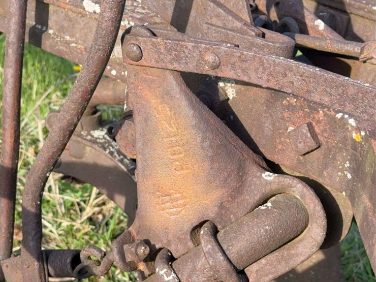 ihc-3-bottom-plow-image-15