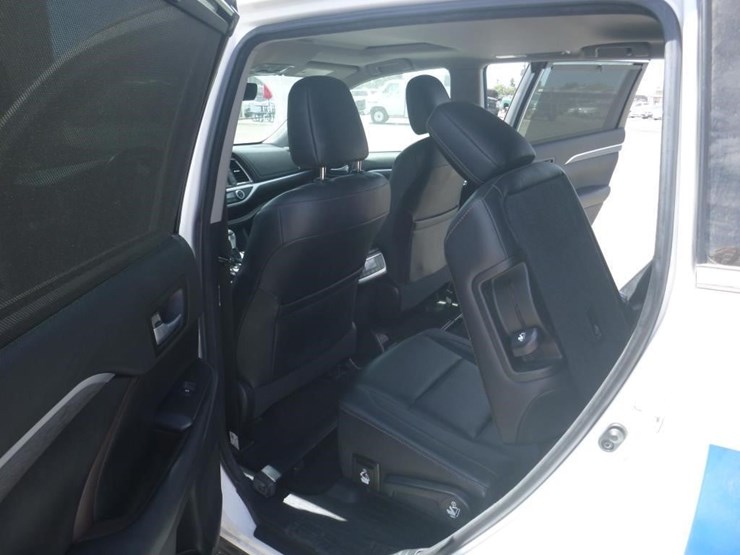 2016-toyota-highlander-image-7