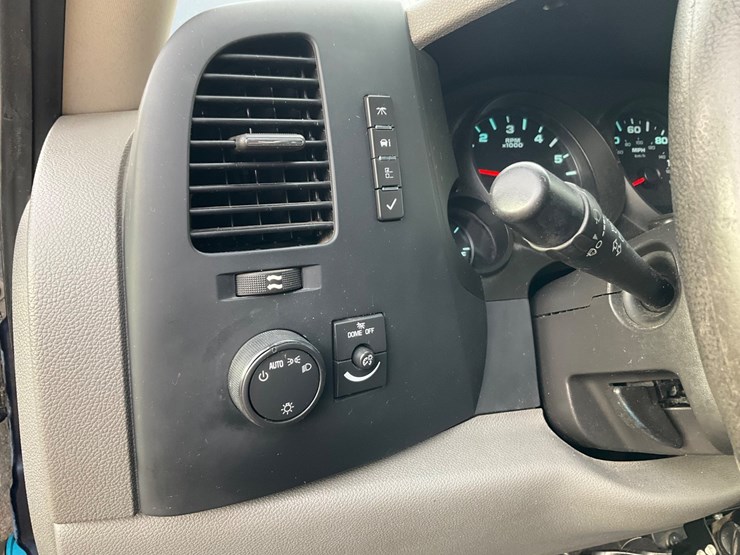 #2052-•-2010-chevrolet-silverado-4x4-pickup-truck-image-82