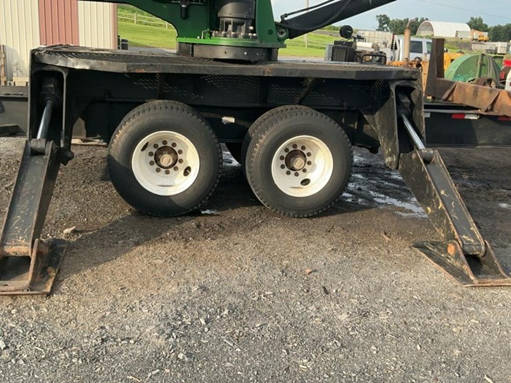 2015-deere-335d-image-83
