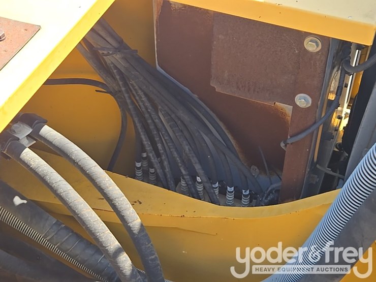 2011-deere-450d-lc-image-51