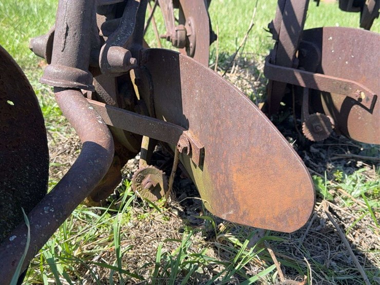 oliver-two-bottom-plow-image-16