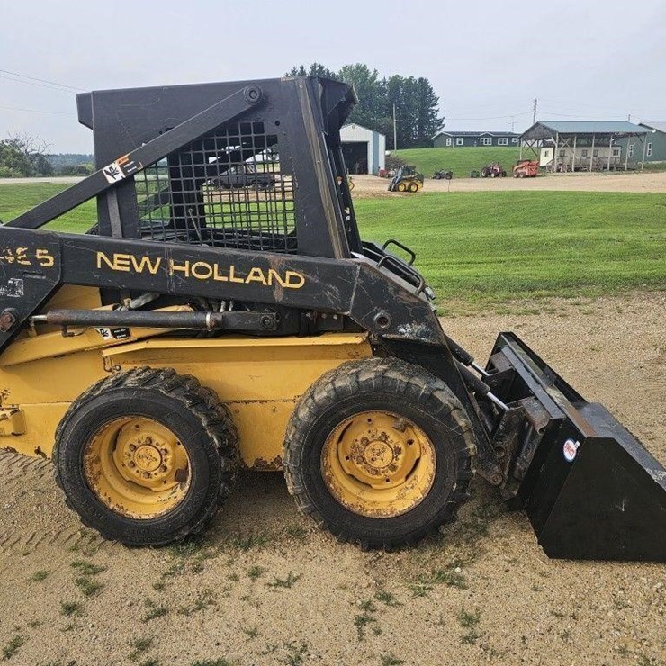 NEW HOLLAND 465