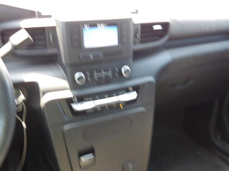 2020-ford-explorer-image-16