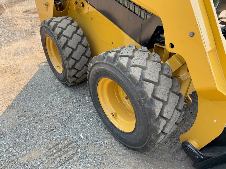 2020-caterpillar-236d3-image-12