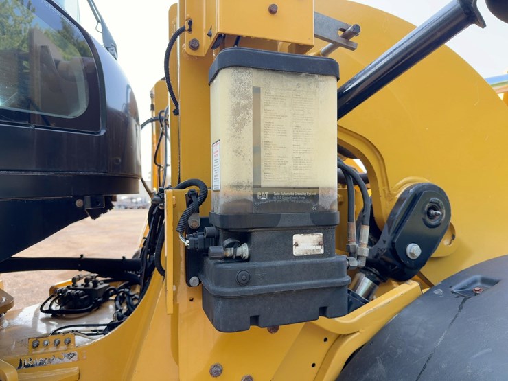2015-caterpillar-938k-image-19