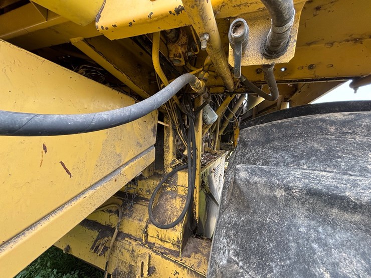 new-holland-tr98-image-19
