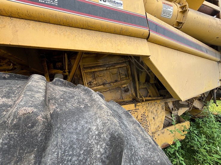 new-holland-tr98-image-40