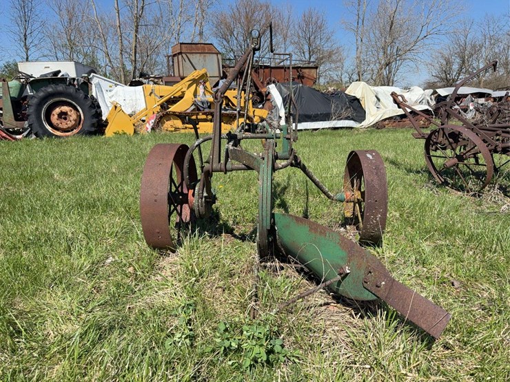 walking-plow-with-steel-wheels-&-trip-lift-image-4