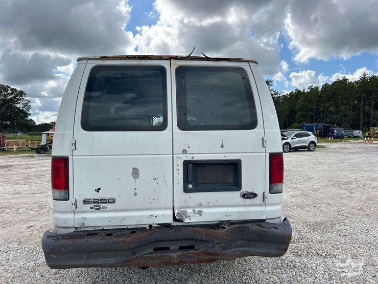 2006-ford-cargo-image-18