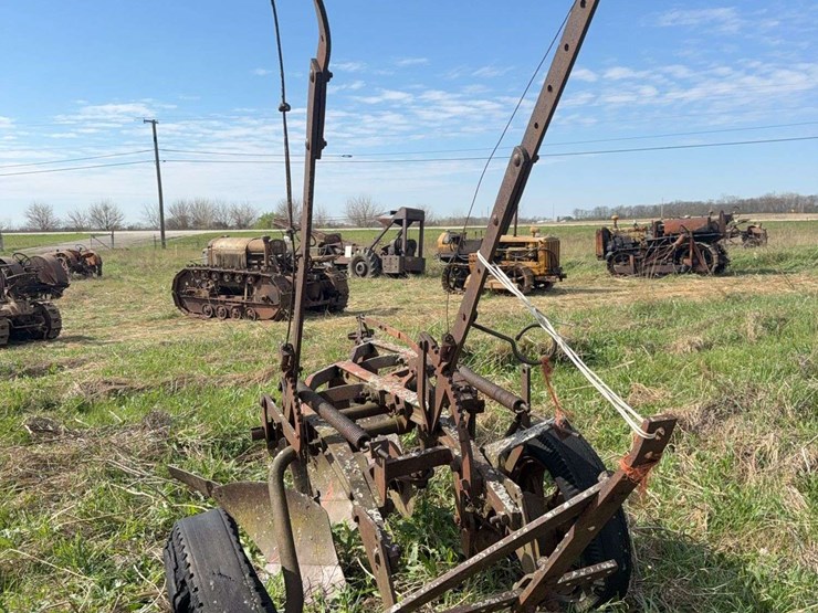 massey-ferguson-12-image-11