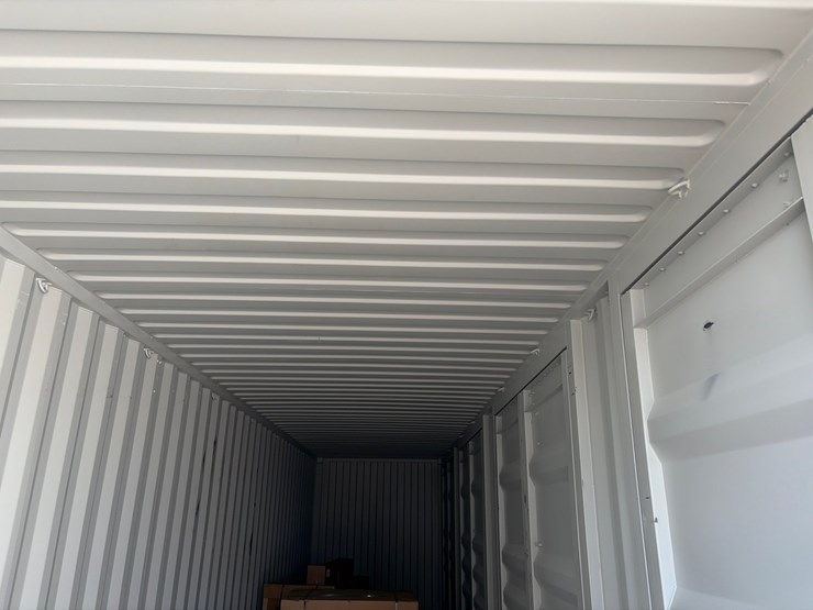#70-•-40’-5-door-shipping-container-image-4