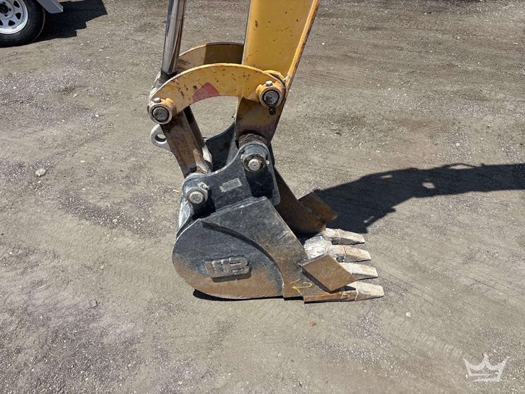 2010-caterpillar-303c-cr-mini-excavator-image-32