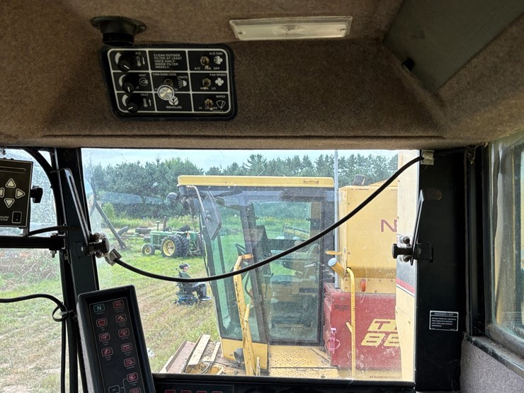 new-holland-tr98-image-25
