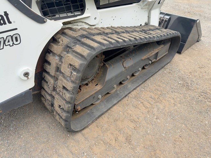 2020-bobcat-t740-image-14