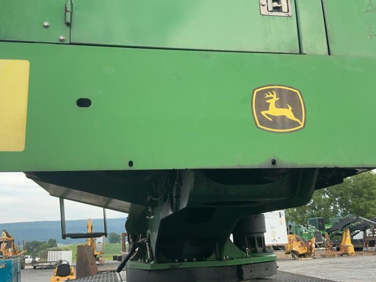 2015-deere-335d-image-58