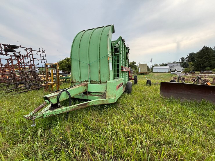 #2617-•-owatonna-540-stacker-image-1