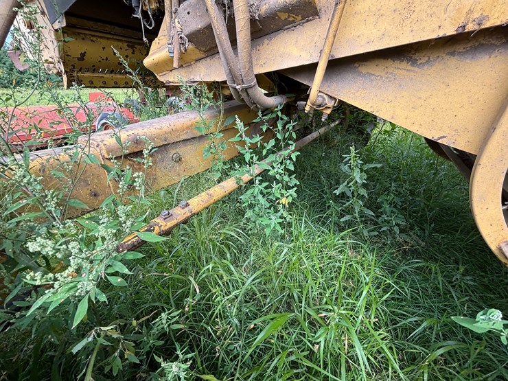new-holland-tr86-image-45