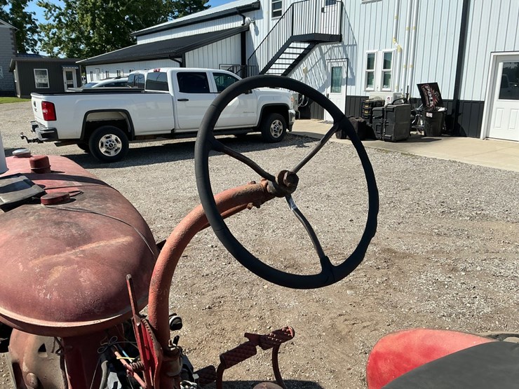 1946-case-ih-farmall-b-image-17