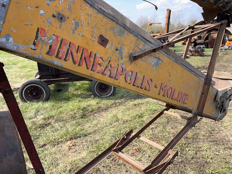minneapolis-moline-model-dcorn-sheller-image-25