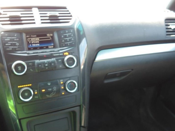 2019-ford-explorer-image-19