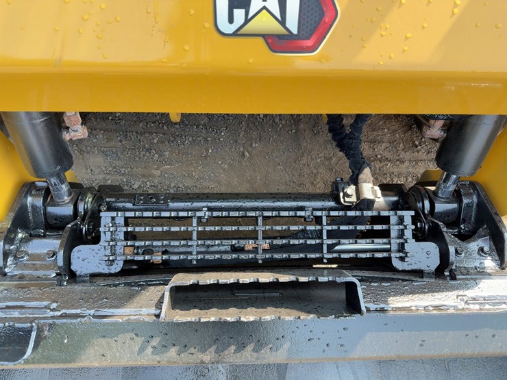 2020-caterpillar-236d3-image-10