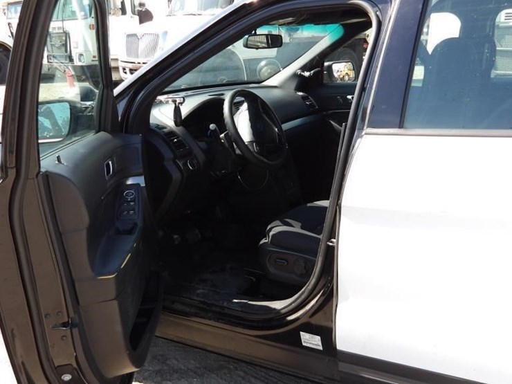 2019-ford-explorer-image-15