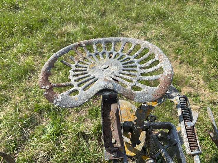 deering-14”-one-bottom-sulky-plow-image-10