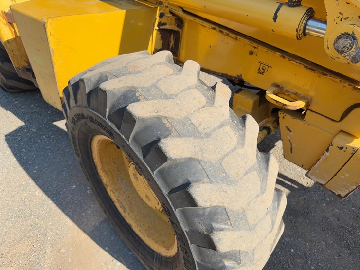 2005-deere-310sg-image-13