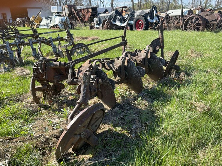 oliver-three-blade-pull-type-disk-plow-image-4