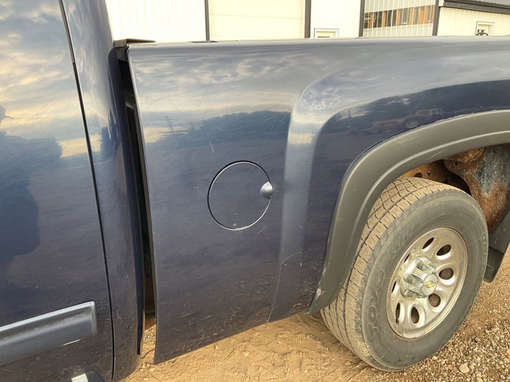 #2052-•-2010-chevrolet-silverado-4x4-pickup-truck-image-25