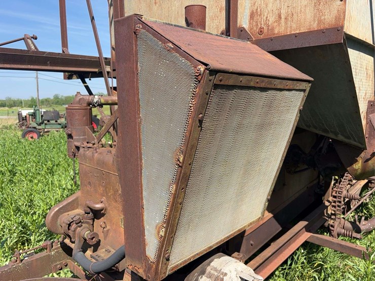 holt-caterpillar-pull-type-combine-image-64