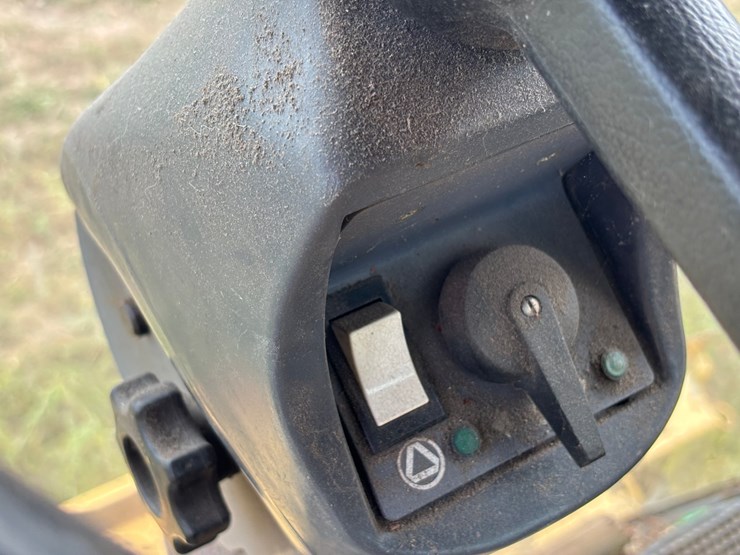 new-holland-tr98-image-36