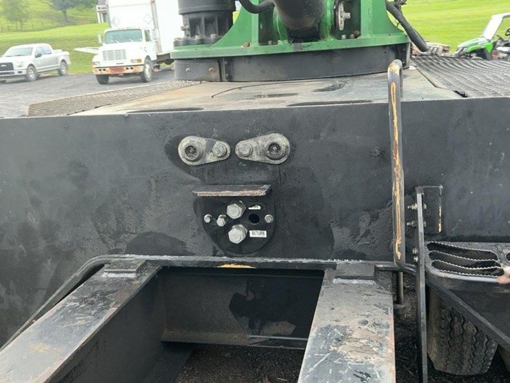2015-deere-335d-image-74