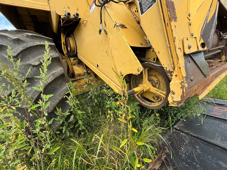 new-holland-tr98-image-16