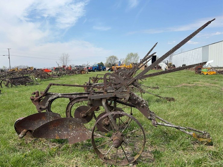 case-two-bottom-14”-pull-type-plow-image-2