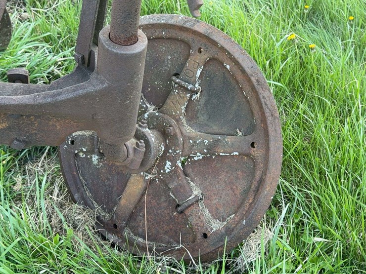 ihc-2-bottom-disc-plow-image-11