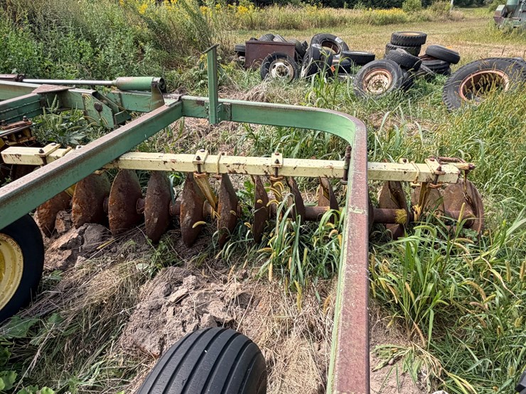 john-deere-220-image-16