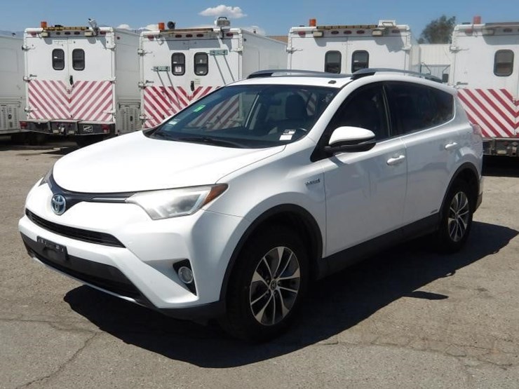 2016-toyota-rav4-image-1