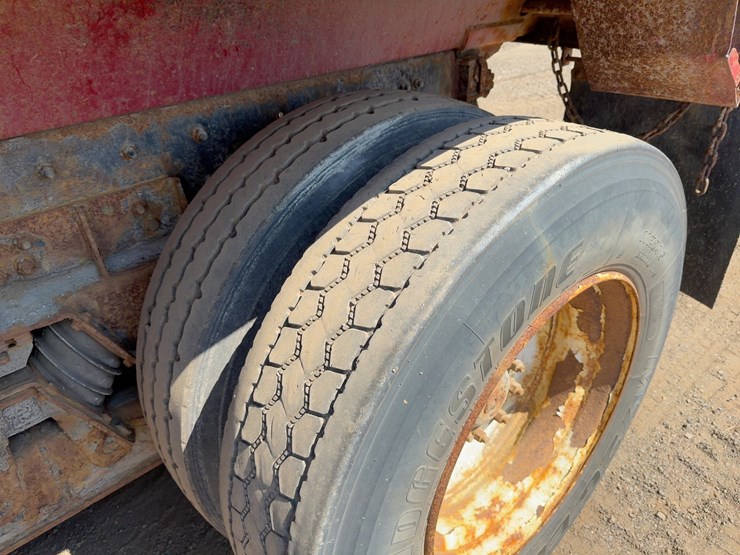2008-sterling-lt9500-image-15