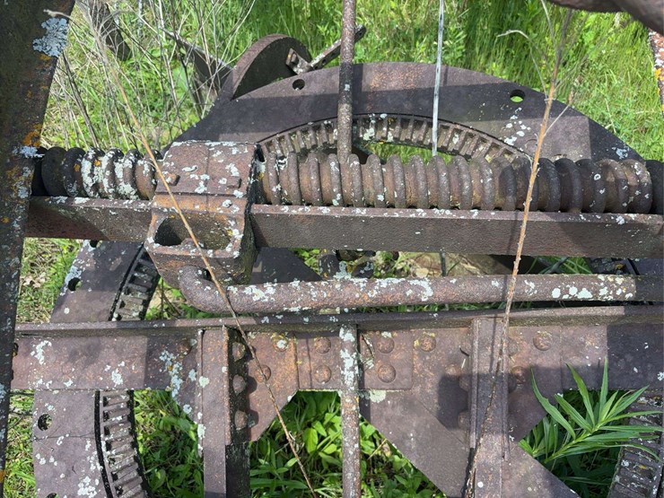 pull-type-road-grader-image-17
