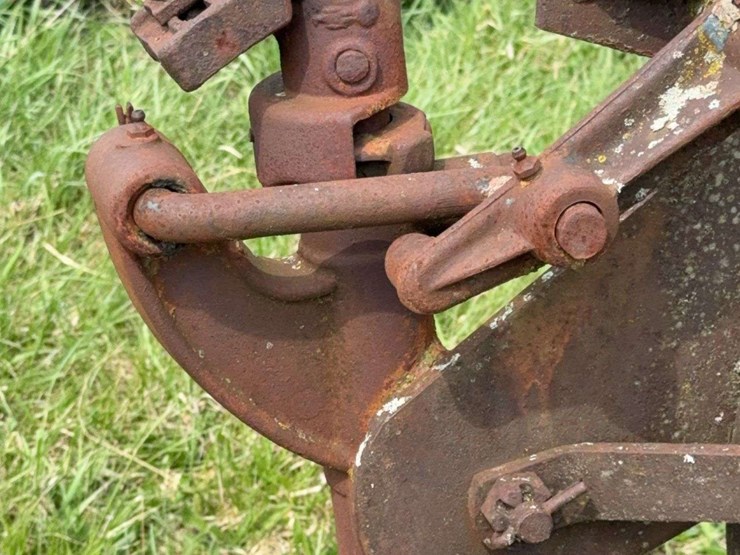 case-two-bottom-14”-pull-type-plow-image-4