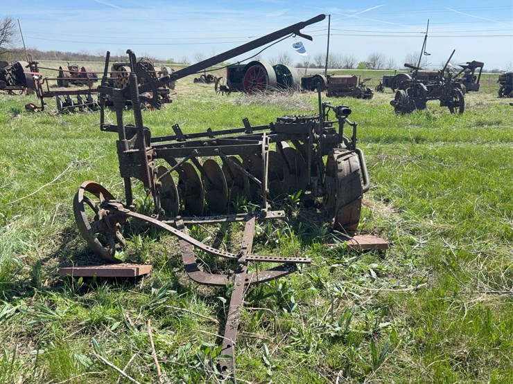 john-deere-disc-plow-image-13