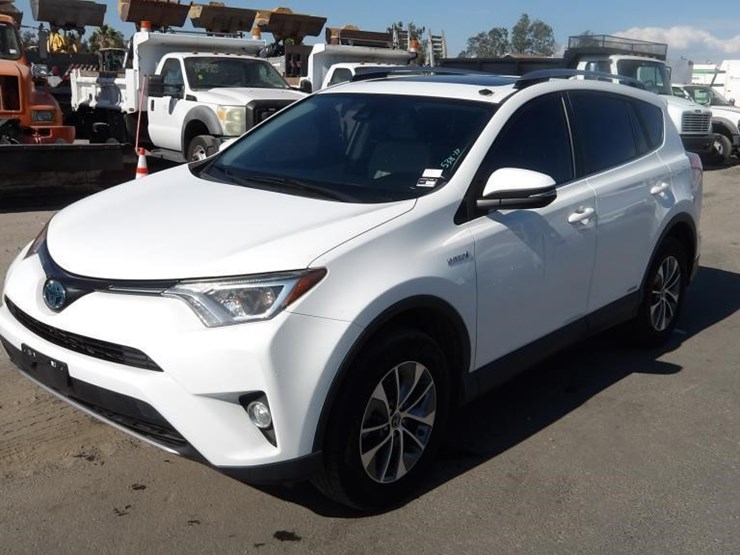 2017-toyota-rav4-image-1