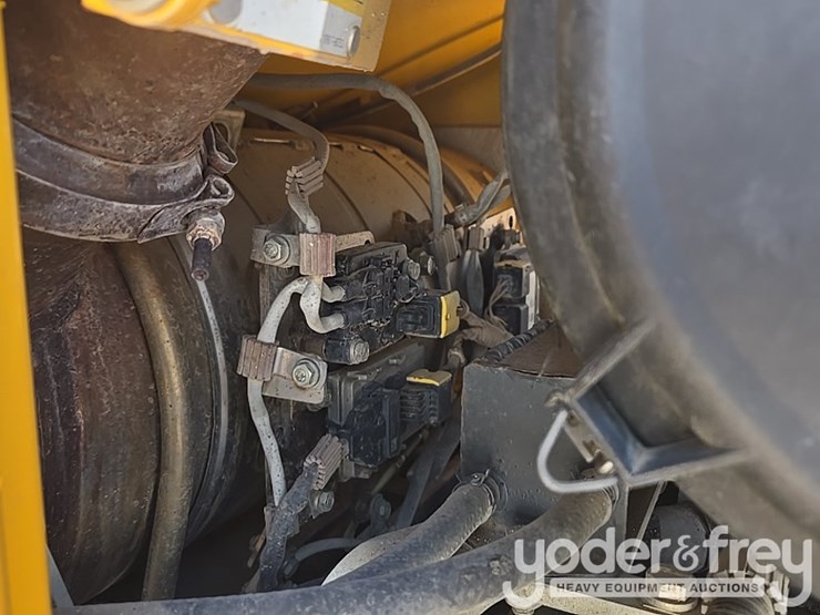 2023-komatsu-d61px-24-image-45
