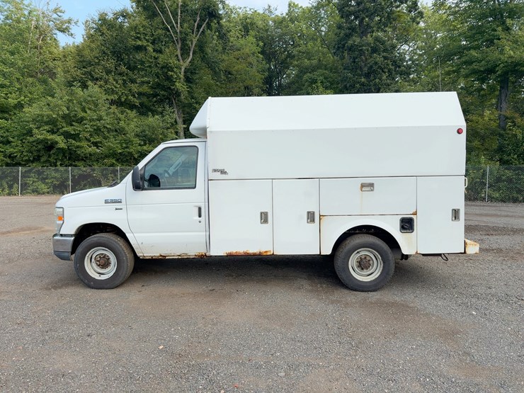 2011-ford-e350-image-2