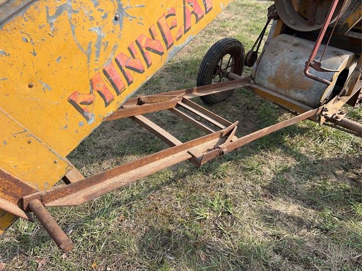 minneapolis-moline-model-dcorn-sheller-image-33