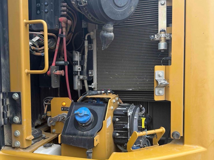 2018-caterpillar-325flcr-image-13